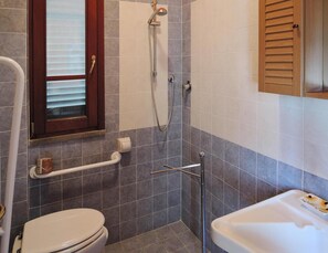 Apartment | Bathroom - Apartment in Vinci With Pool & Wellness (Fucecchio)