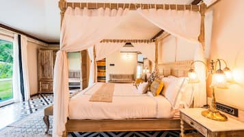 Luxury Tent | Soundproofing, iron/ironing board, free WiFi, bed sheets