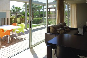 Apartment | Dining - Apartment in La Escala With a Shared Pool (L'Escala)