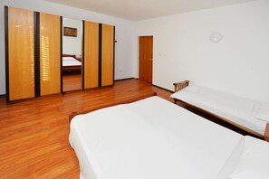 Apartment | 4 bedrooms, individually furnished - Apartments Zora, Lun (Novalja)