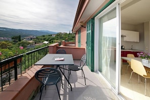 Apartment | Dining - Apartment in the Villa Giada Holiday Complex in Imperia (Imperia)