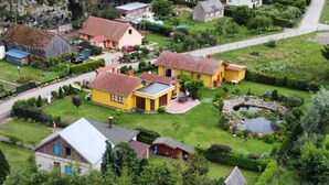 A residential area with houses, a pond, and a well-maintained lawn. - House in Stepnica With Sauna and Jacuzzi (Stepnica)