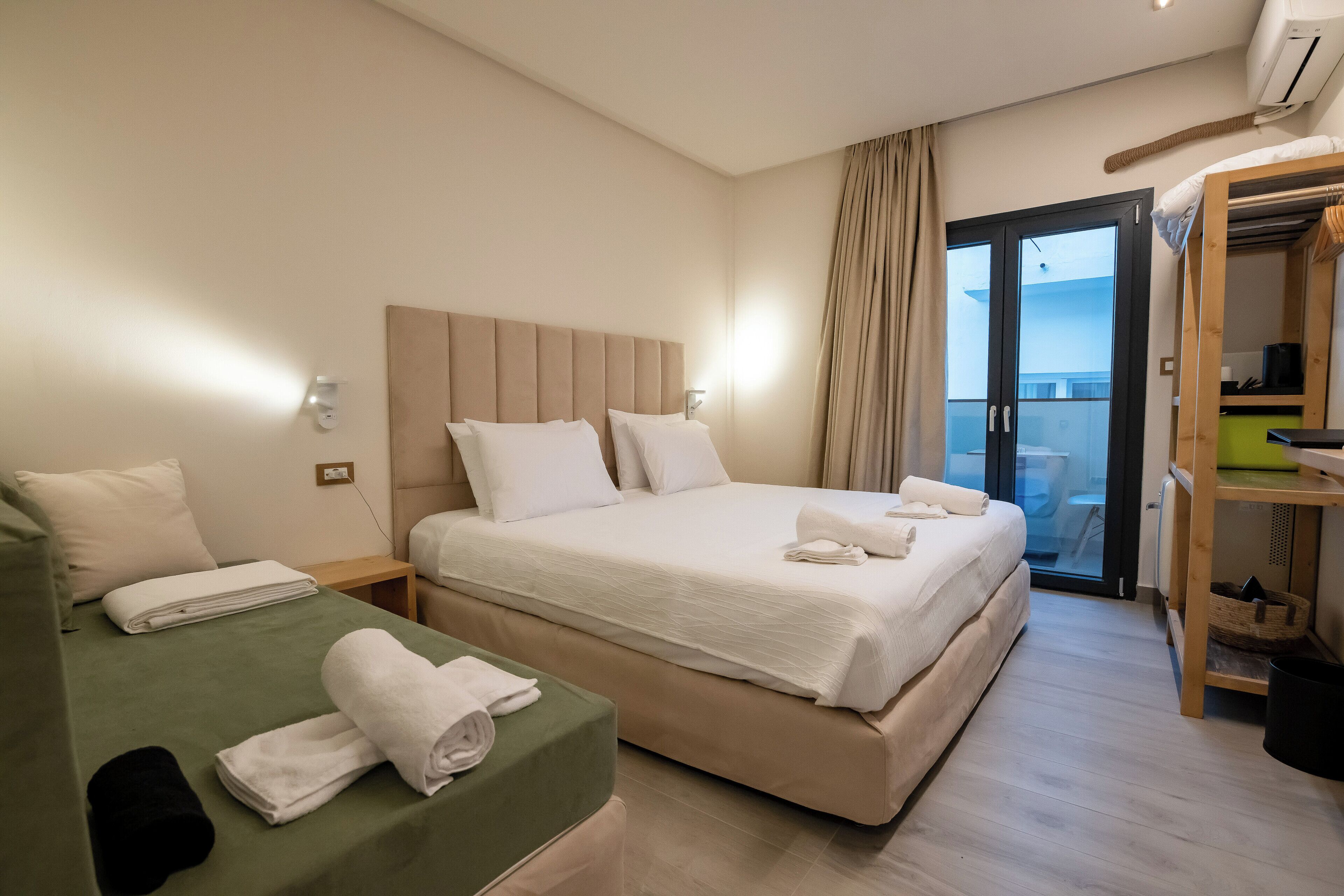 Kamar Double Superior, balkon, pemandangan kota | Seprai katun Mesir, seprai premium, bantalan ekstra lembut, dan brankas