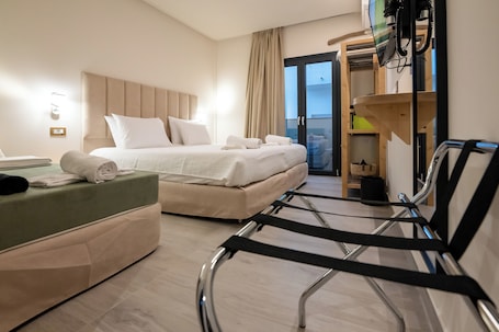 ์ํผ๋ฆฌ์ด ๋๋ธ๋ฃธ, ๋ฐ์ฝ๋, ์๋ด ์ ๋ง | ๊ฑฐ์ค ๊ณต๊ฐ | TV