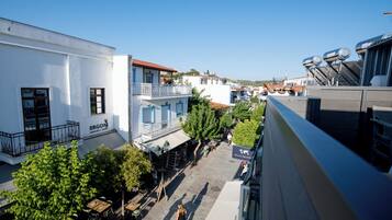 Kahden hengen superior-huone, parveke, kaupunkinäköala | Terassi/patio