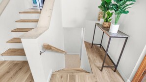 A staircase with wooden steps and a white wall. - Spacious 4 bdrm home, Close to Lake, Wine, Downtown, Kid Friendly, Self Checkin (Geneva)