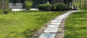 Spacious 4 bdrm home, Close to Lake, Wine, Downtown, Kid Friendly, Self Checkin