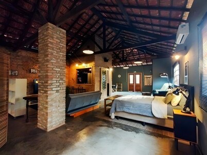 Spacious & Comfortable Industrial Loft