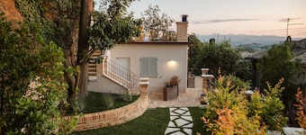 OGNISSANTI SUITES - CISTERNE ROMANE SUITE, Suite with double -bed, private bathroom, kitchenette