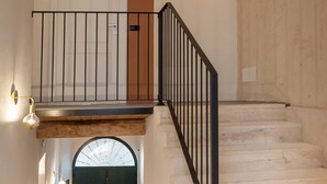 A staircase with a black railing, a wooden handrail, and a stone wall. - OGNISSANTI GUESTHOUSE - SEA ROOM, Double-bed room with private bathroom (Fermo)