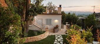 OGNISSANTI GUESTHOUSE - SEA ROOM, Double-bed room with private bathroom