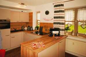 Apartment | Private kitchen | Electric kettle, toaster - Ferienwohnung in Bodenmais am Grossen Arber (Bodenmais)