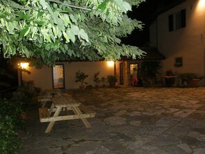 Outdoor dining - Romantic studio apartment with a view (Toscana)