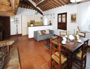 Apartment | Dining - Charming House in Tuscany With Pool & Views (Sovicille)