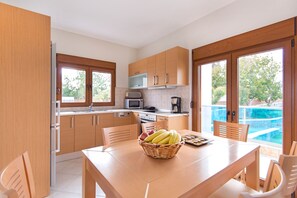 House | Private kitchen | Dishwasher, coffee/tea maker, highchair - Holiday Home in Kiotari With a Swimming Pool (Rhodes)