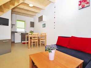 House | Private kitchen | Electric kettle, highchair