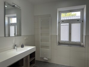 Apartment | Bathroom
