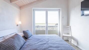 House | 3 bedrooms, individually furnished, iron/ironing board