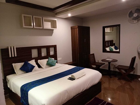 Deluxe Double Room | Premium bedding, down comforters, memory foam beds, free WiFi