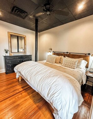 1 bedroom, iron/ironing board, free WiFi, bed sheets - Downtown Lofts 1 Bedroom Penthouse (Tuscaloosa)