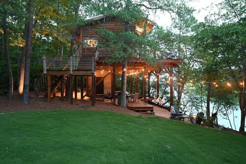 The Treehouse at Lakeside Pointe