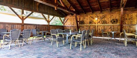 Apartment | Outdoor dining