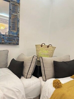 1 chambre, fer et planche Ă repasser, Wi-Fi, draps fournis