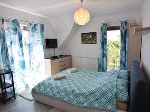 House | 4 bedrooms, individually furnished, bed sheets - Holiday Home in Kopalino Near Sandy Beach (Choczewo)