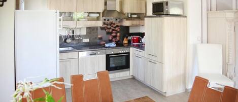 House | Private kitchen | Electric kettle, toaster, high chair