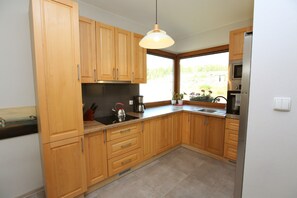 House | Private kitchen - Holiday Home Directly at the Lake, Dabie (Bytow)