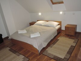 1 habitación, muebles diferentes y ropa de cama 