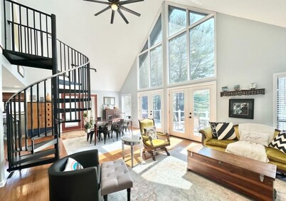 Cabin on Golf Course with Hot Tub, Fire Pit, Mountain and Lake Views