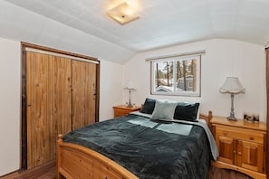 Cabin, Multiple Beds, Patio, Mountain View (2187) | 2 bedrooms, individually decorated, individually furnished, bed sheets