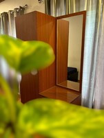 Quarto casal luxo, 3 quartos | Escrivaninha, espaço de trabalho para notebook, Wi-Fi de cortesia