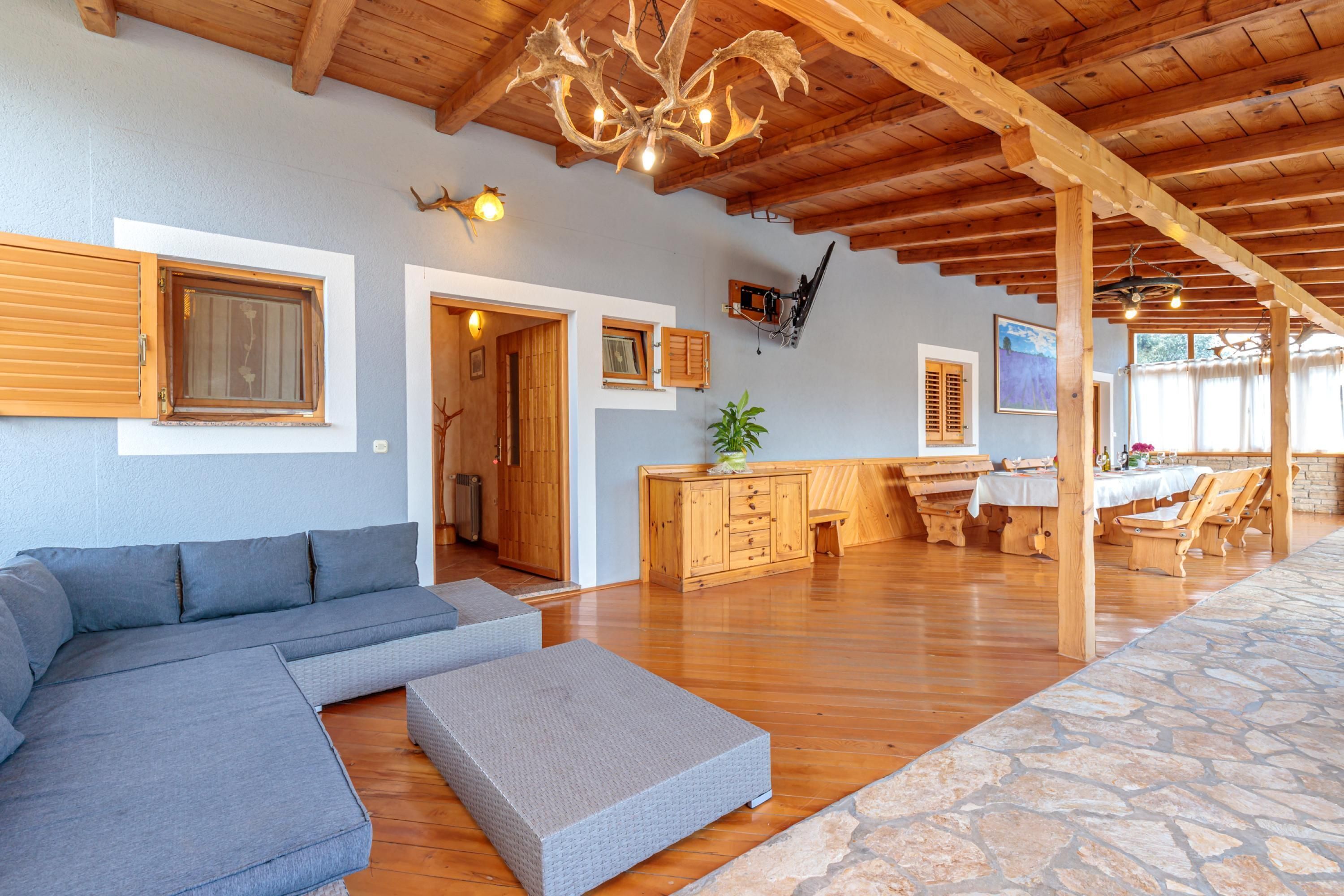 6 عدّة غرف نوم وخدمة الإنترنت