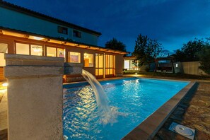House | 6 bedrooms, Internet