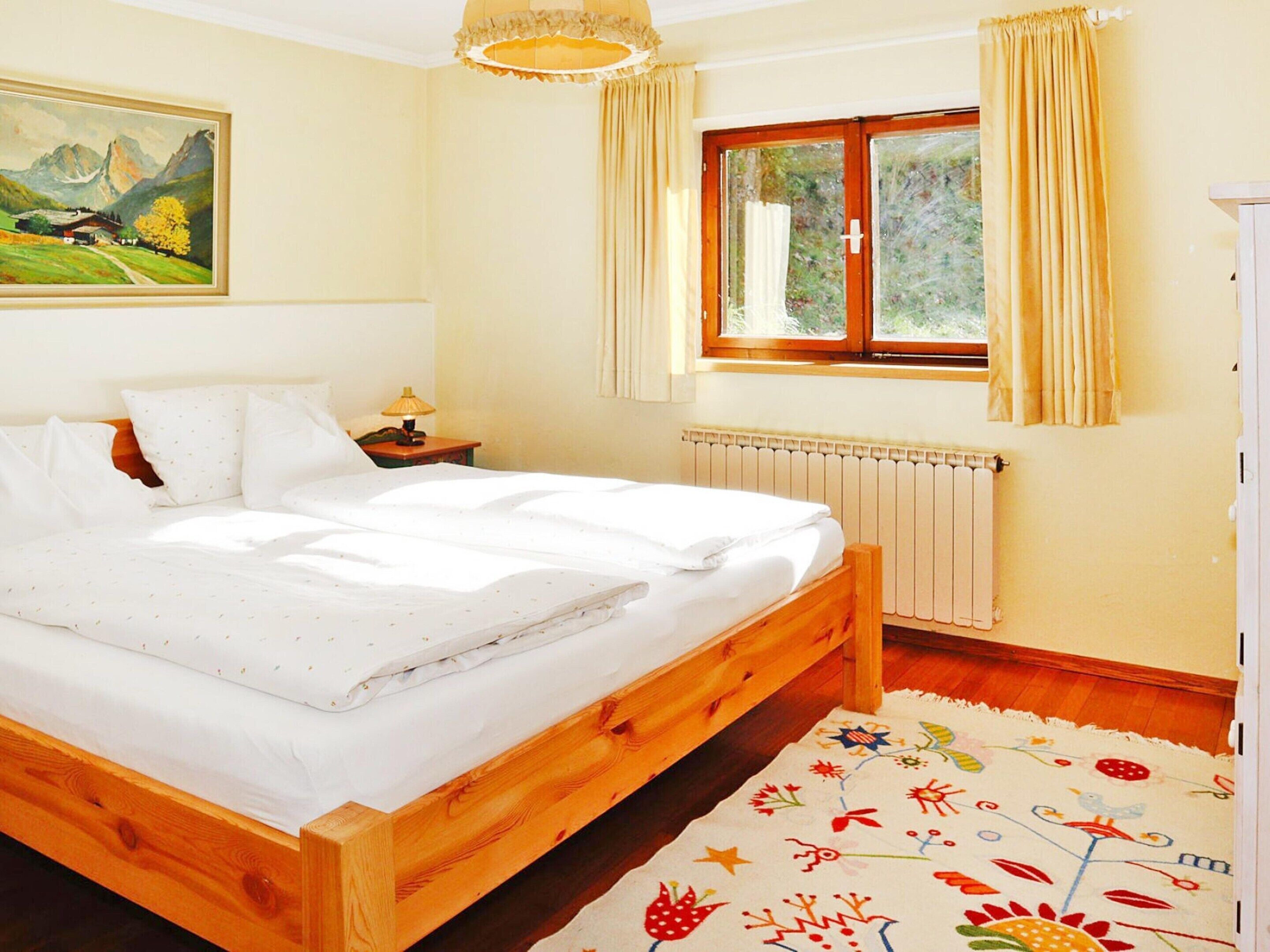 4 عدّة غرف نوم وطراز فريد لكل وحدة وملاءات أسرّة