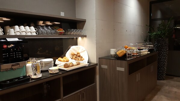 Café da manhã continental grátis todos os dias