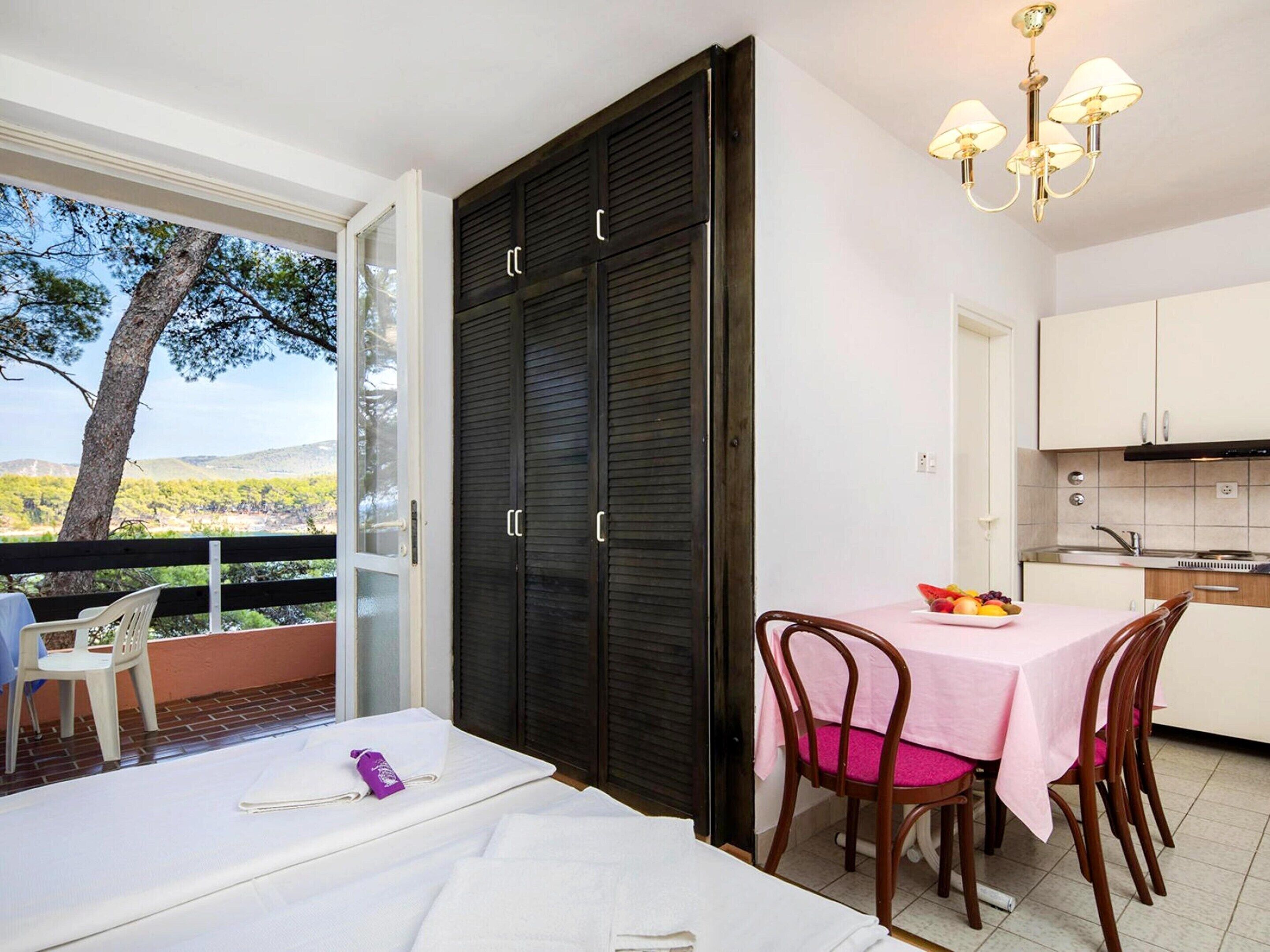 Apartment | Dining