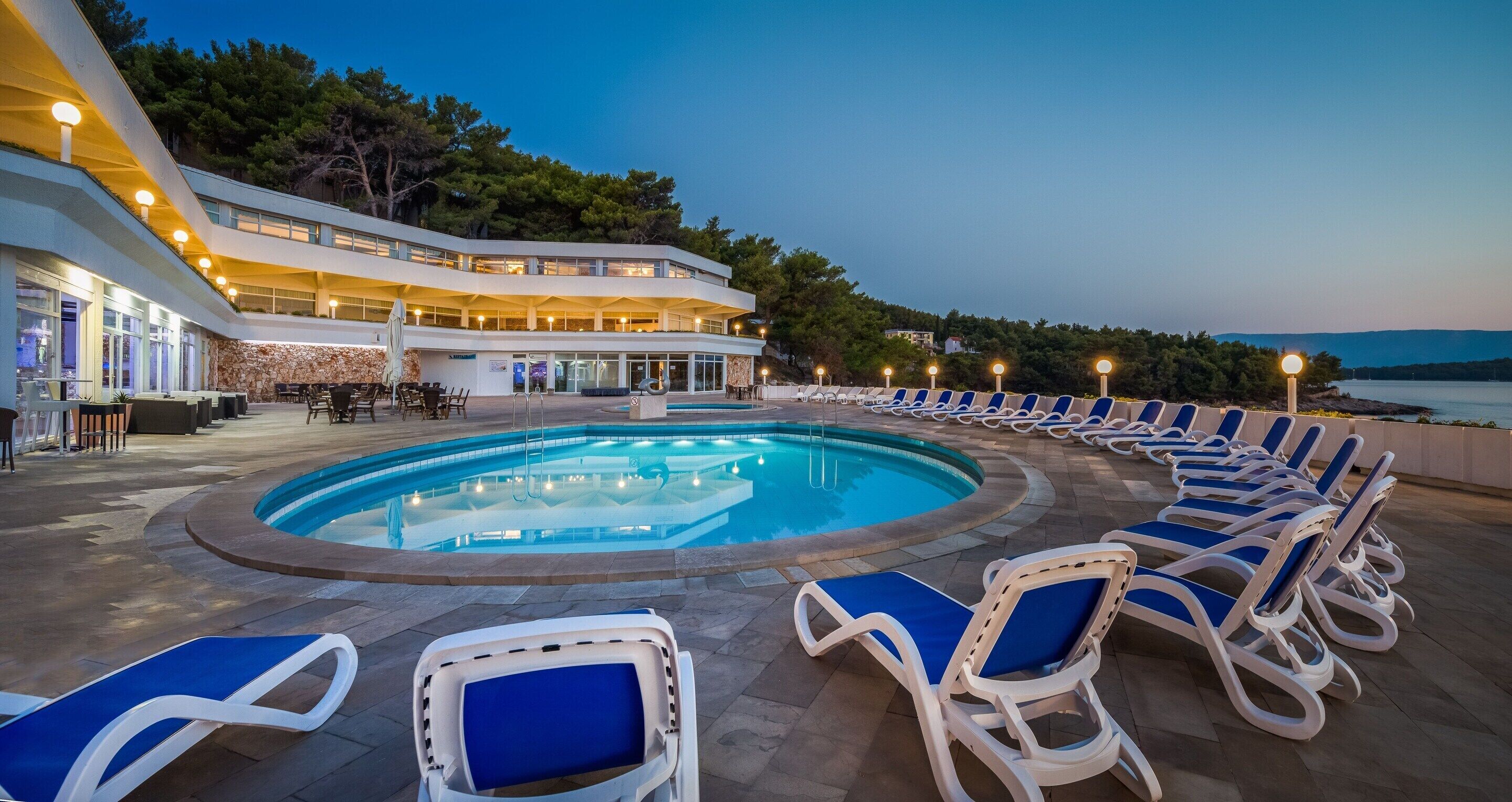 Apartment | Pool | Outdoor pool