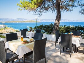 Apartment | Pool | Outdoor pool - Apartment in Jelsa With Swimming Pool (Jelsa)