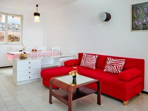 Apartment | Living room - Elegant Resort Stay for 4 in Jelsa (Jelsa)
