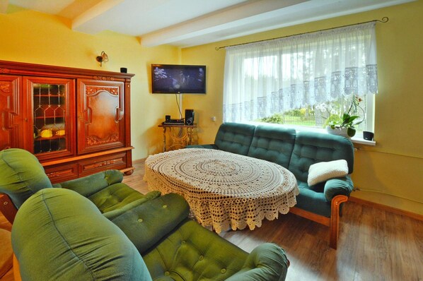 House | Living room - Spacious Cottage, Idyllic Right on the Lake, Spore (Szczecinek)