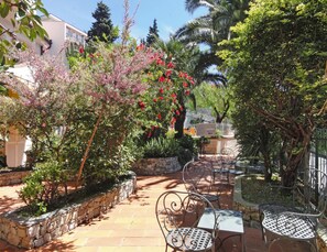 Apartment | Outdoor dining
