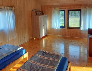 Rumah | 3 kamar tidur dan dilengkapi dengan perabotan berbeda-beda