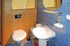 A bathroom with a bidet, toilet, sink, and mirror. - Holiday Appartment in Stepnica for 4 Persons (Stepnica)
