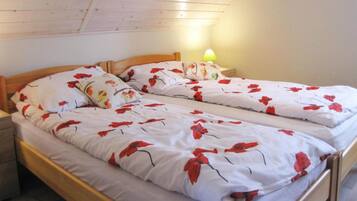 Apartment | 2 bedrooms, individually furnished, bed sheets