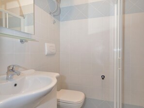 Apartment | Bathroom - Apartment in Bibione Near Sandy Beach (San Michele al Tagliamento)