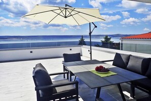 House | Outdoor dining