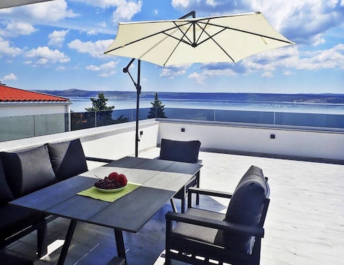 Holiday Home Maslenica With Pool Near Beach